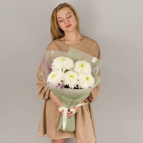 Букет из одноголовых белых хризантем с сухоцветами N 50443