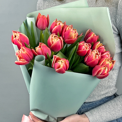 Букет из 15 пионовидных тюльпанов Колумбус в упаковке арт. 46326