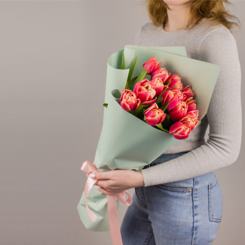 Букет из 15 пионовидных тюльпанов Колумбус в упаковке арт. 46326