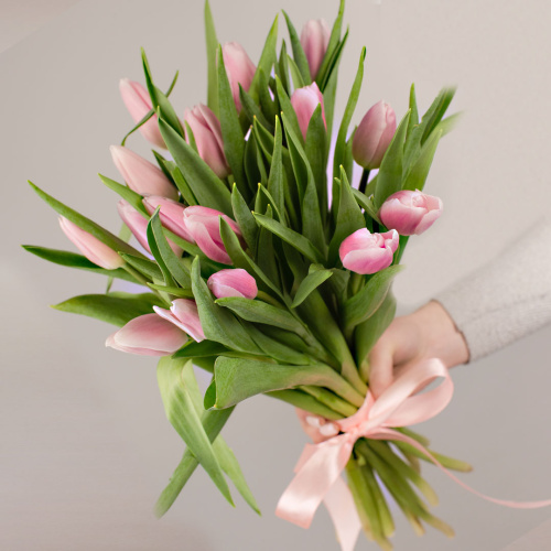 Тюльпаны розовые 15 шт. с лентой (без упаковки) арт. 28774