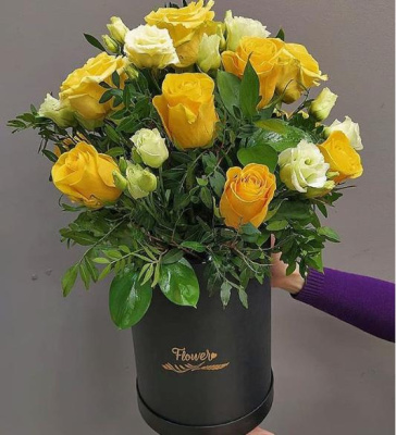 Букет "Солнечный блюз" из кустовой и эквадорской розы и эустомы. 5474