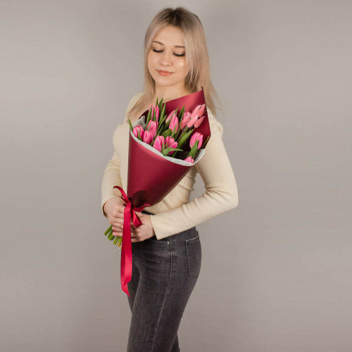 Букет из розовых тюльпанов с лагурусом арт. 46462