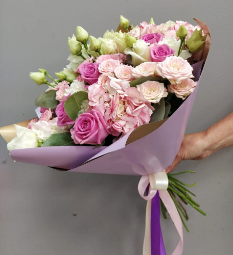 Букет "Возвышенные чувства" с гортензией, розами и эустомой арт. 23800