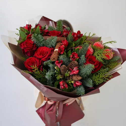 Зимний букет с красными розами "Красный бархат" N 90876 