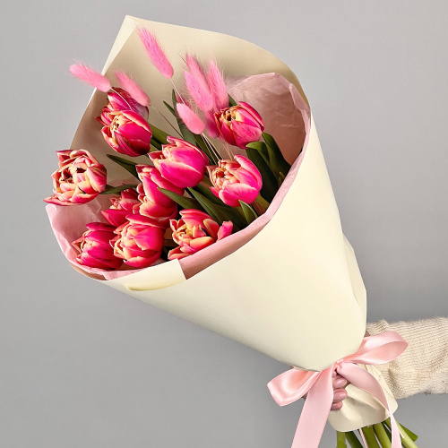 Букет из 11 пионовидных тюльпанов Колумбус с лагурусом арт. 46460