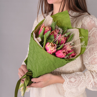 Букет из 9 пионовидных тюльпанов Колумбус с сухоцветами 59866