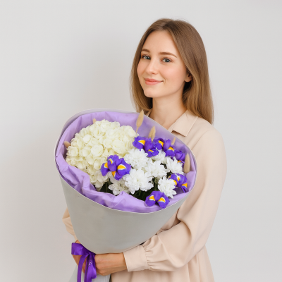 Букет с гортензией и ирисами N 84696 Букет с гортензией и ирисами N 84696