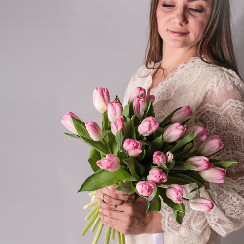 Розовые Тюльпаны 25 шт. МИКС с лентой (без упаковки) арт. 7338