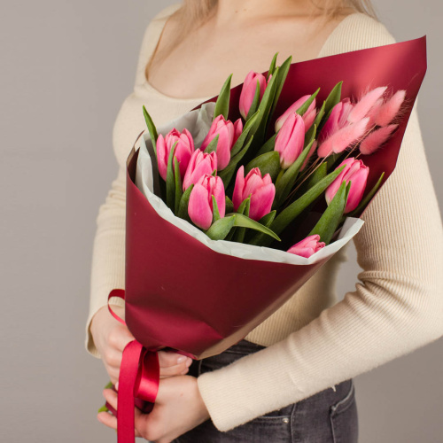Букет из розовых тюльпанов с лагурусом арт. 46462