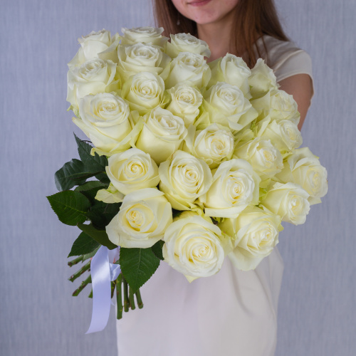 Букет из 25 эквадорских белых роз 40 см арт. 7310