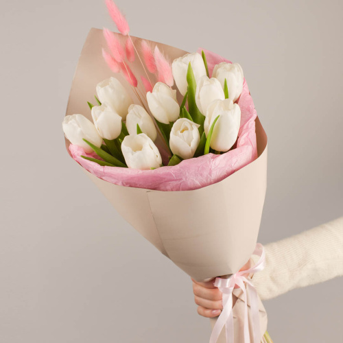 Букет из белых тюльпанов с лагурусом арт. 46462
