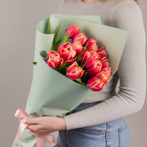 Букет из 15 пионовидных тюльпанов Колумбус в упаковке арт. 46326
