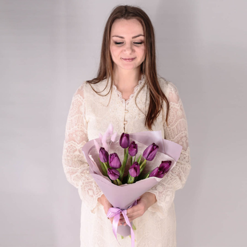 Букет 9 тюльпанов с лагурусом 46461