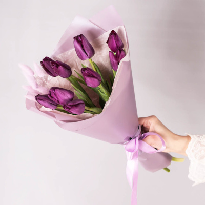 Букет 9 тюльпанов с лагурусом 46461