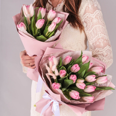 Букет из 15 розовых тюльпанов с лагурусом 59864