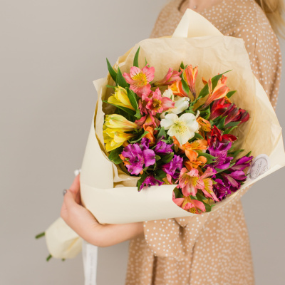 Букет из разноцветных альстромерий N 50398