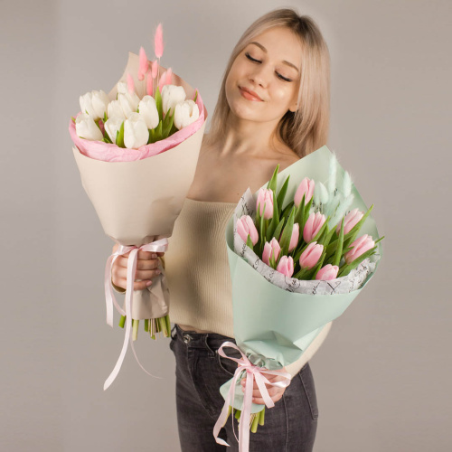 Букет из белых тюльпанов с лагурусом арт. 46462