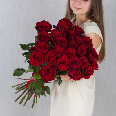 Букет из 25 Красных роз 60 см 7305