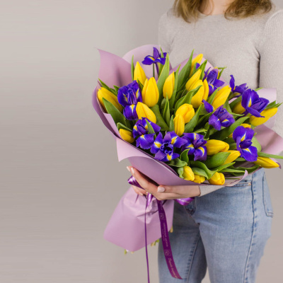 Букеты из тюльпанов с ирисами для мамы и дочки (комплект букетов) 46330