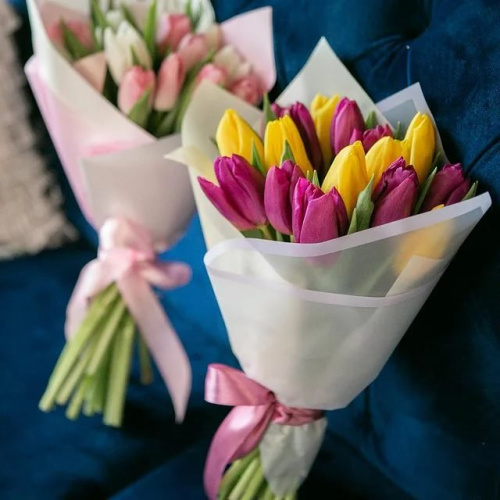 Букет из 15 разноцветных тюльпанов в упаковке арт. арт. 59900-микс