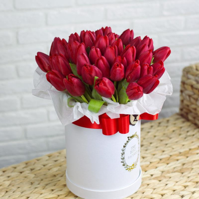 Коробка с тюльпанами 41 шт. (красный) 46096