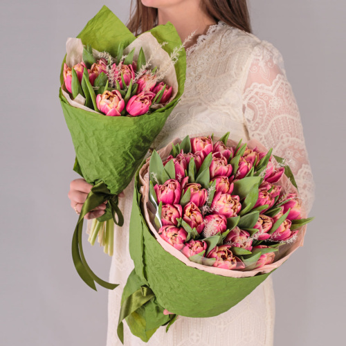 Букет из 25 пионовидных тюльпанов Колумбус с сухоцветами арт. 59867